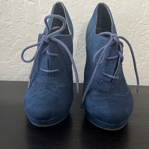 Fioni Women’s Blue Faux Suede Lace Up Shoe Heels Size 7.5